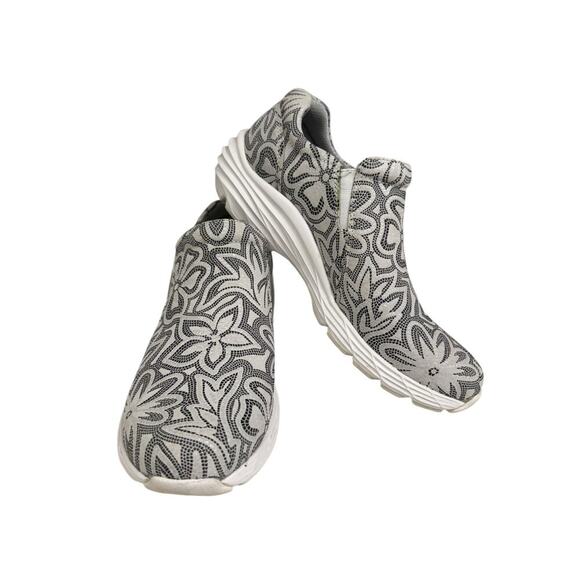 Nurse Mates Align Dorin Shoe White/Gray/Black Flowers Size 7M Slip Resistant - Picture 8 of 11